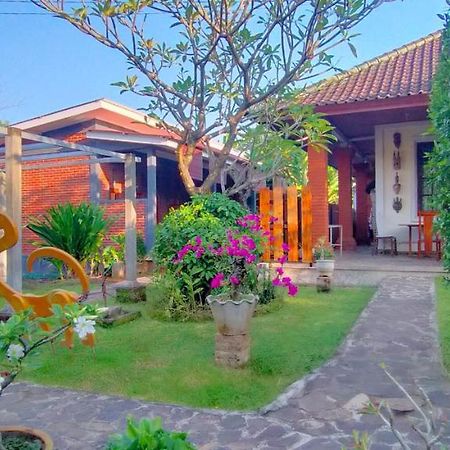Tunjung Guest House Lovina Beach Buleleng  ภายนอก รูปภาพ