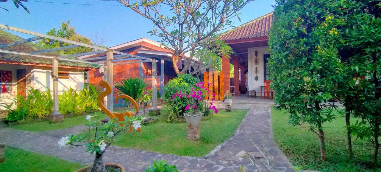 Tunjung Guest House Lovina Beach Buleleng  ภายนอก รูปภาพ