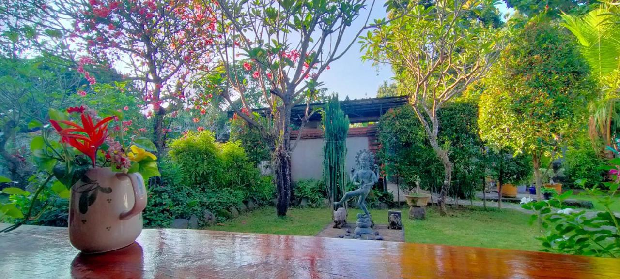 Tunjung Guest House Lovina Beach Buleleng  ภายนอก รูปภาพ